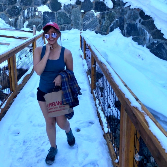 Meet your Posher, Sierra - Picture 3 of 3